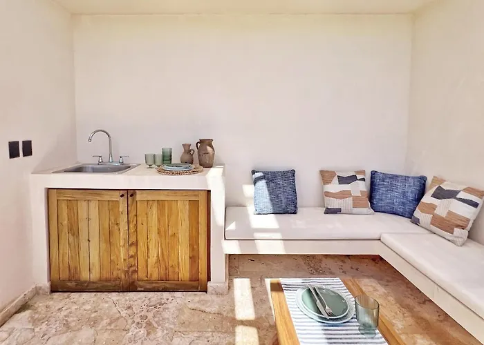 New Luxury Design Private Roof Pool Walkable Apartment
